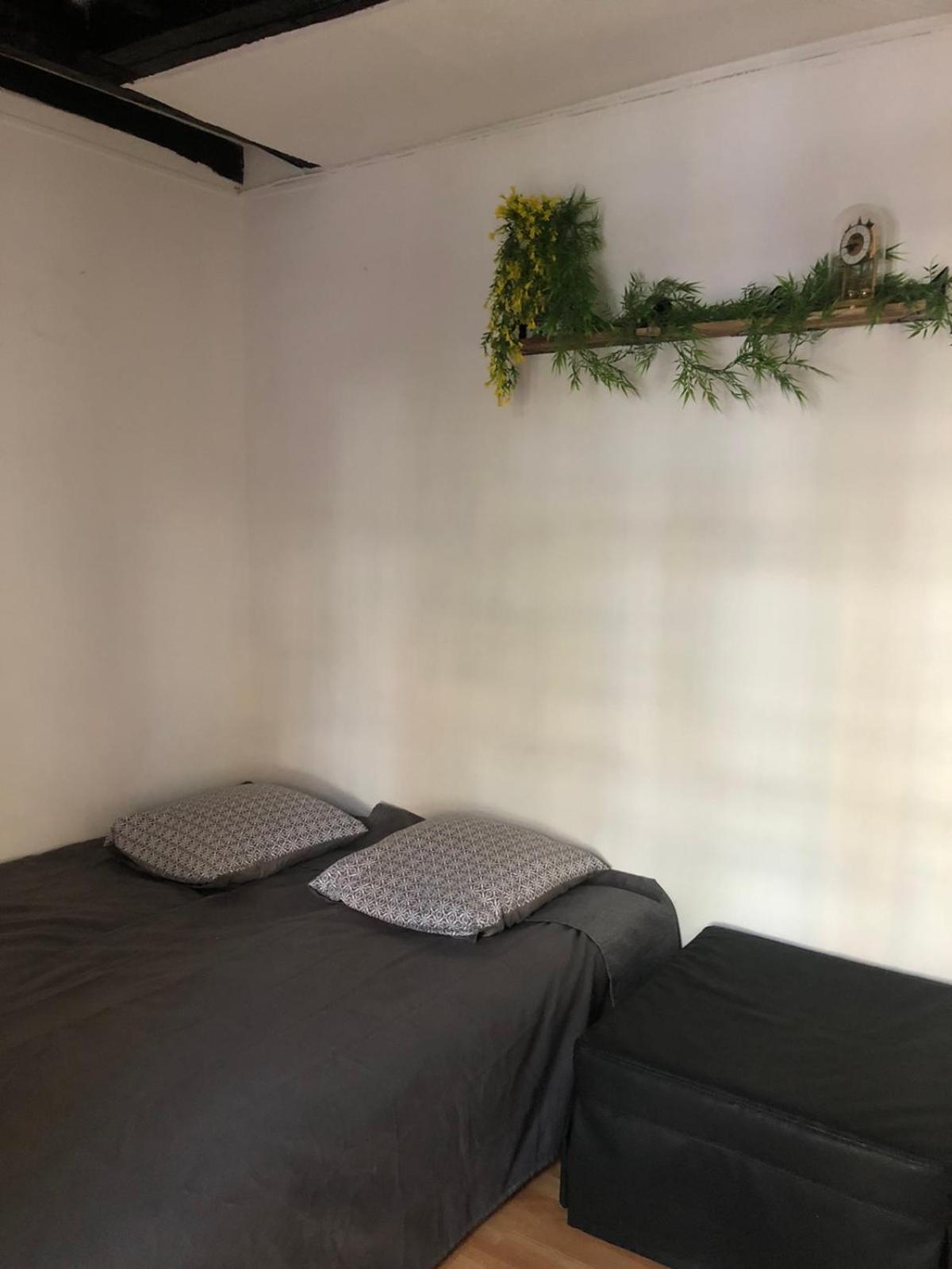 Mon Paris Apartment Room photo