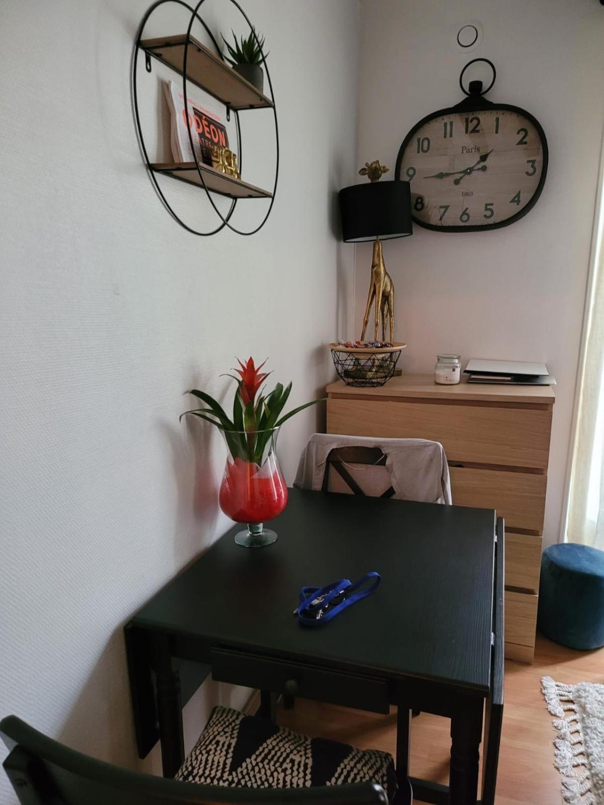 Mon Paris Apartment Room photo